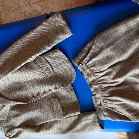 RARE & BURBERRY ESQUE Saks fifth avenues ladies suit SZ 7. Skirt & lined jacket - Picture 3 of 16